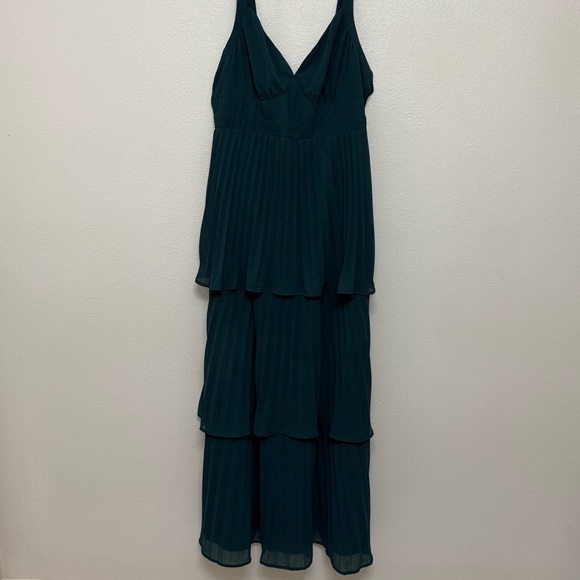 NEW Lulus Perfection Emerald Green Pleated Tiered Backless Maxi Dress Formal - Picture 5 of 9